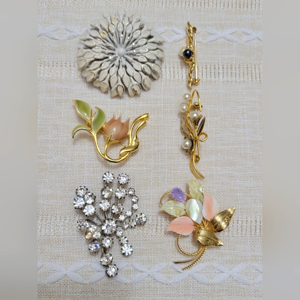 Lot of 6 Retro Brooches